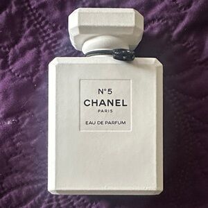 CHANEL No. 5 Eau de Parfum in White (limited edition bottle)